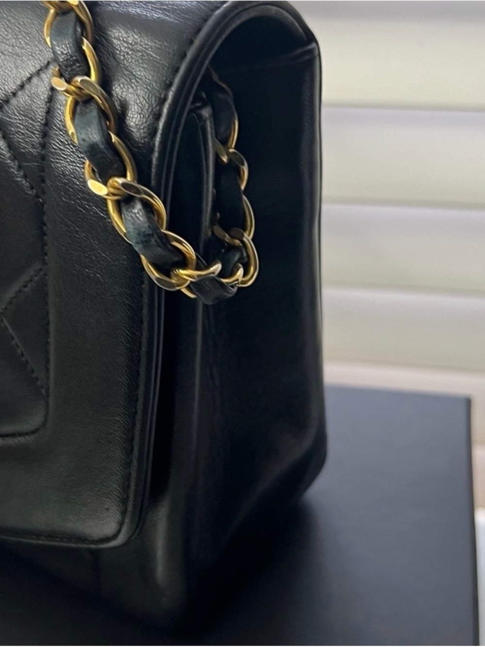 Vintage CHANEL Diana Black Quilted Lambskin Shoulder Bag with 24Gold Hardware - Picture 4 of 11